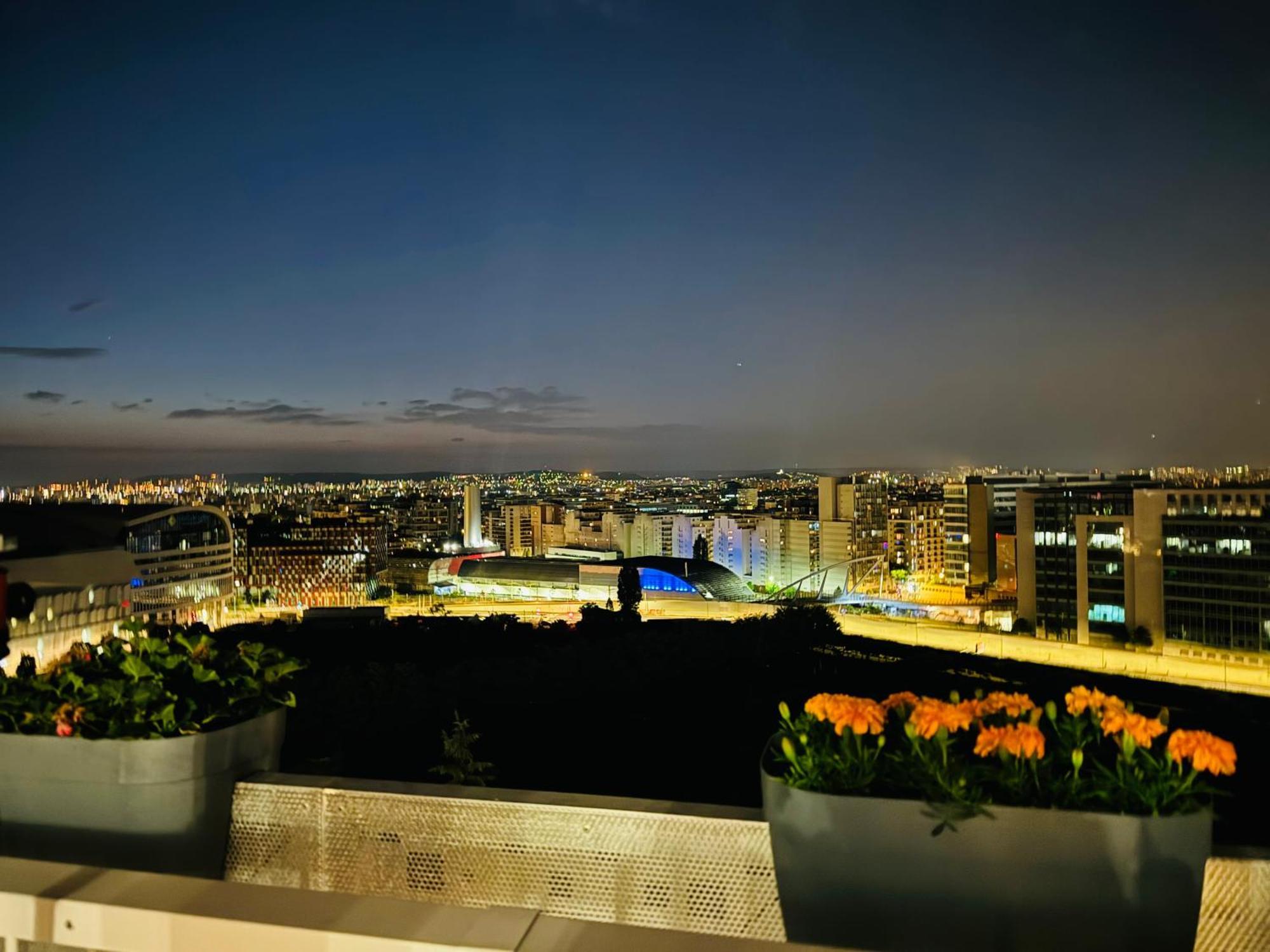 Luxury 2 Rooms Apartment With Balcony Пюто Экстерьер фото