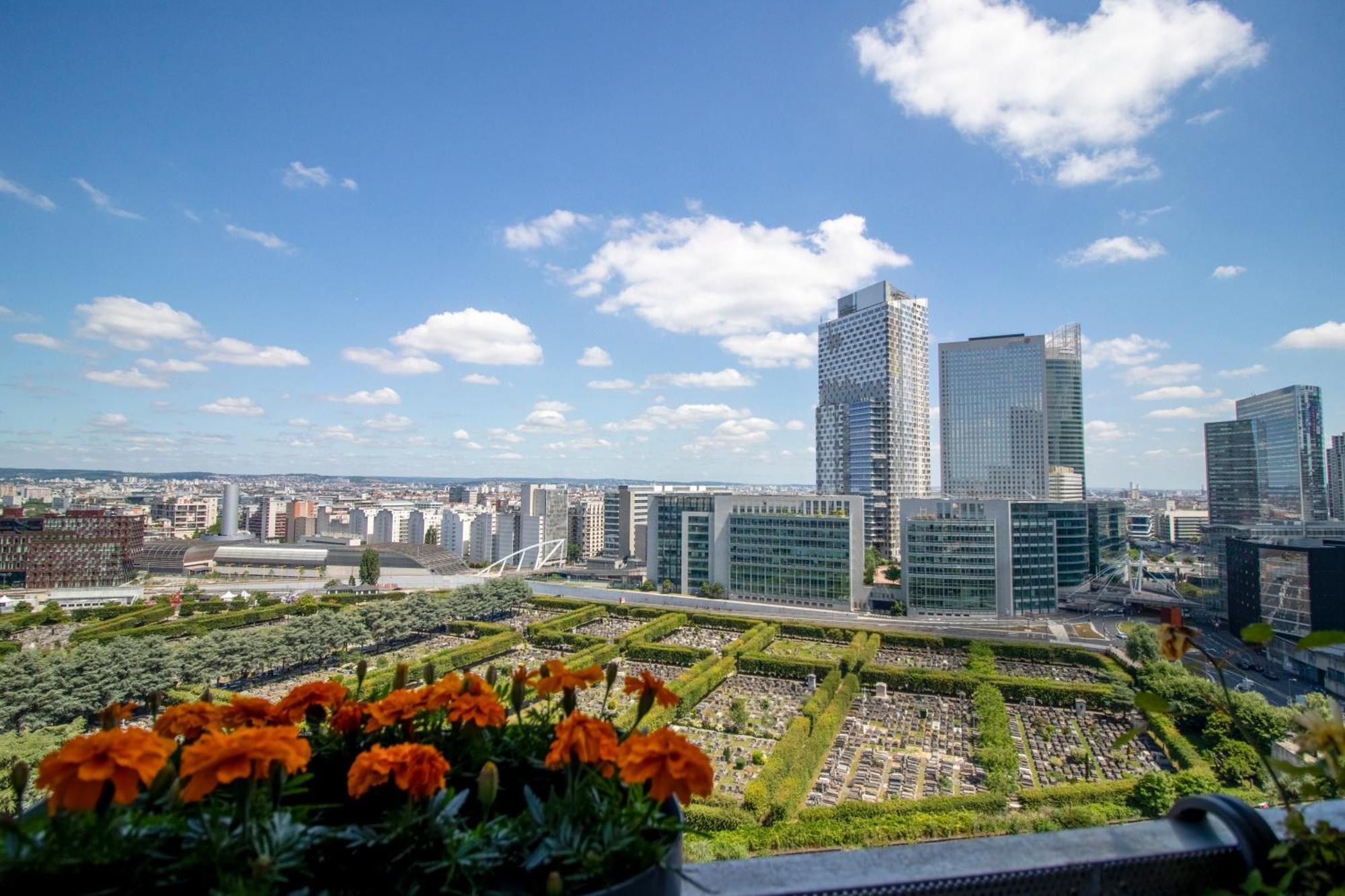 Luxury 2 Rooms Apartment With Balcony Пюто Экстерьер фото