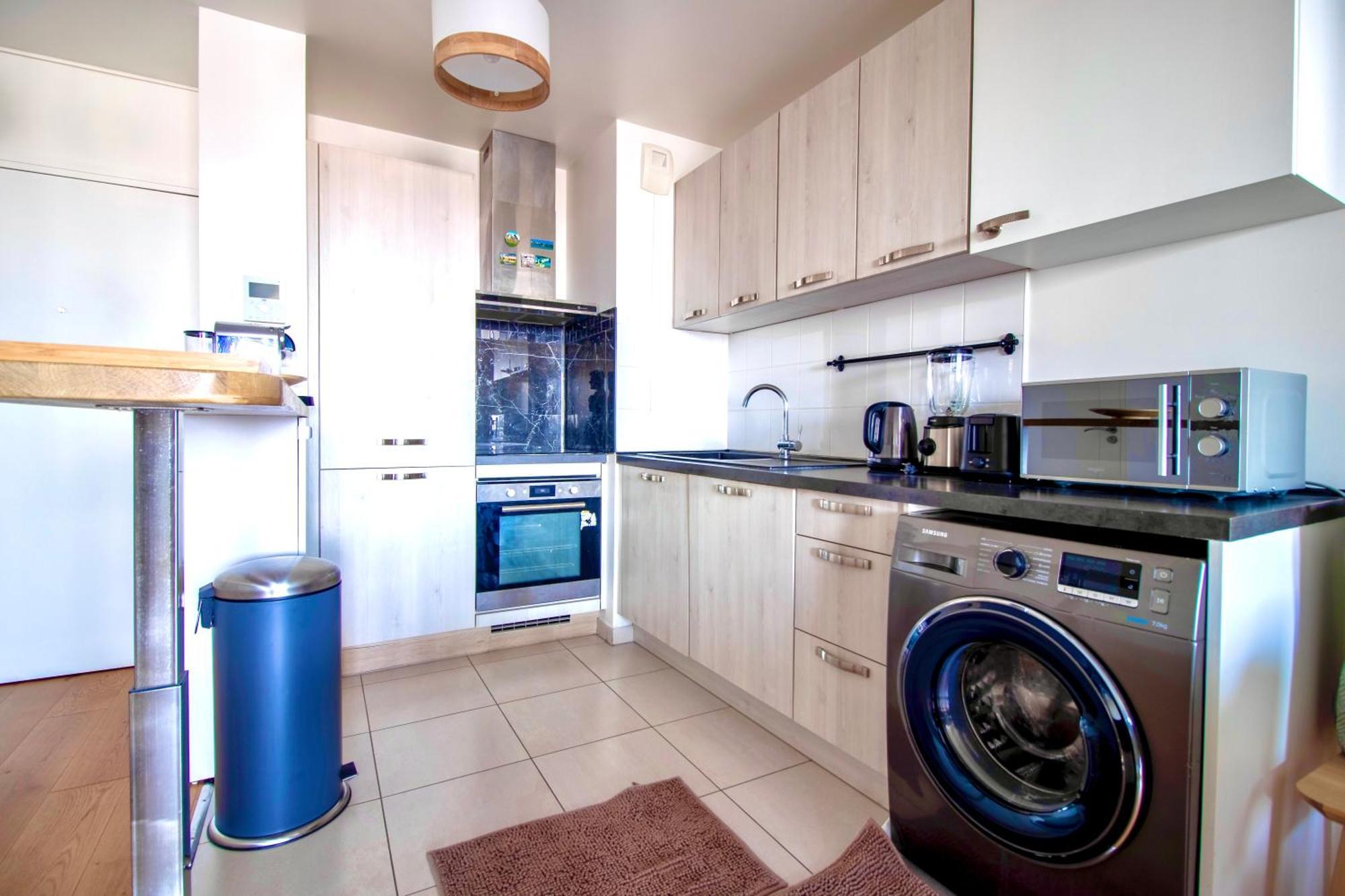 Luxury 2 Rooms Apartment With Balcony Пюто Экстерьер фото