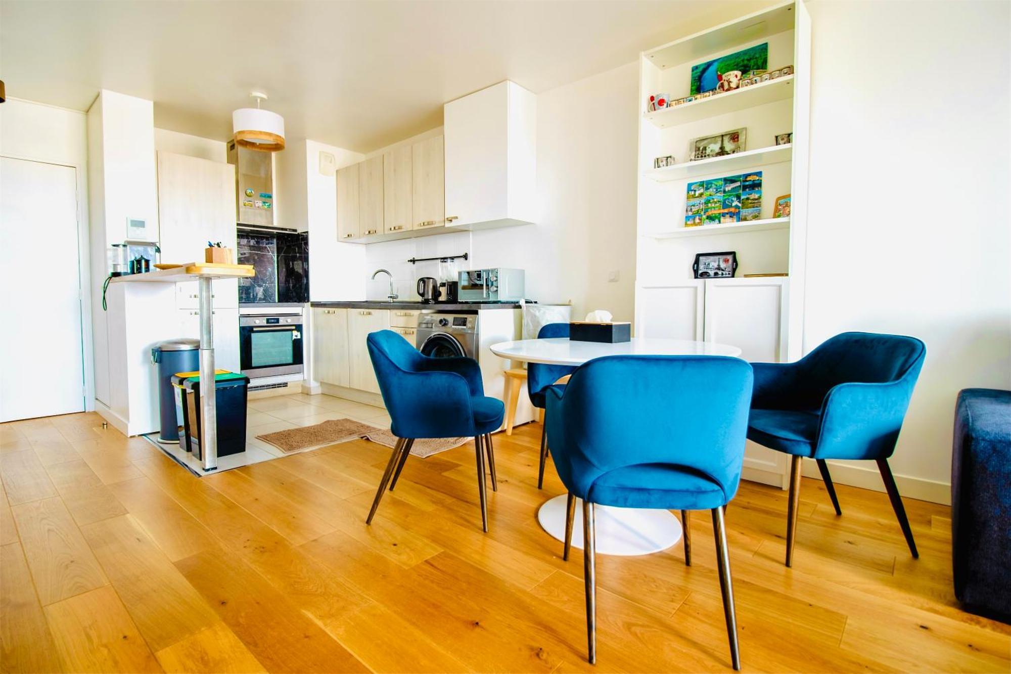 Luxury 2 Rooms Apartment With Balcony Пюто Экстерьер фото